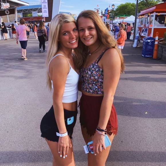 Meet your Posher, Ciara - Picture 1 of 1